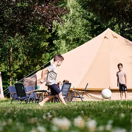 Luksusowy namiot Tipi Tent Op Een Rustieke Camping